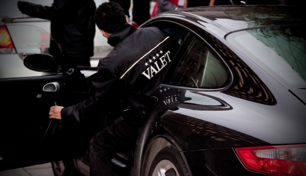 Choosing the Best Valet Parking Service for Your Wedding