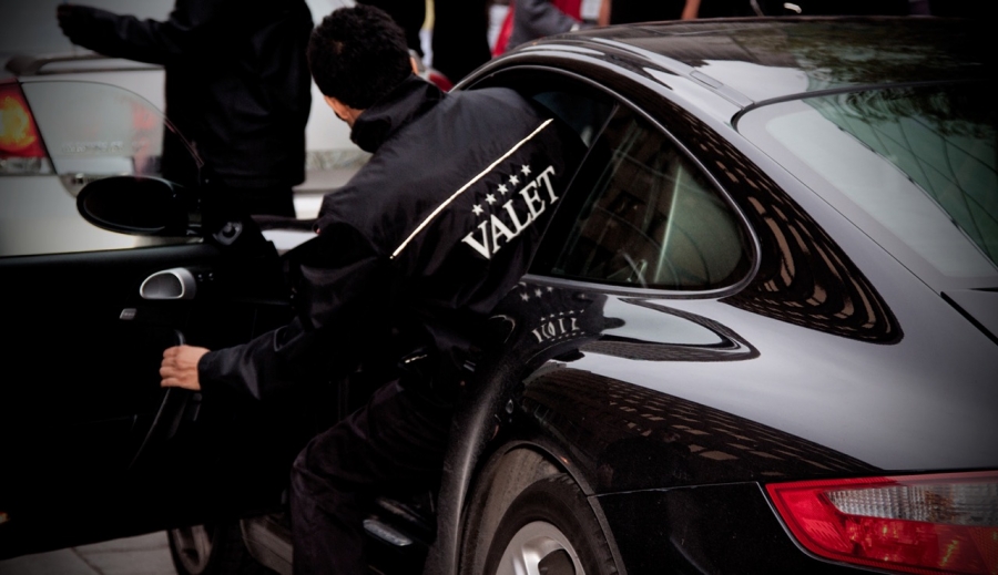 Choosing the Best Valet Parking Service for Your Wedding